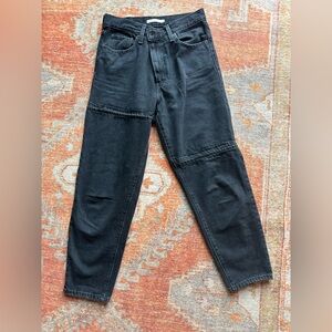 Levi's High-Rise Mom Jean - Leg Detail